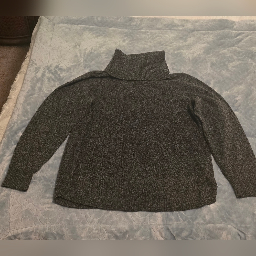 Tahari Women's Charcoal Turtleneck Sweater w/curved Hemline. Size XL (1204)